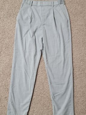 Uniqlo Light Gray Pleated Dress Pants